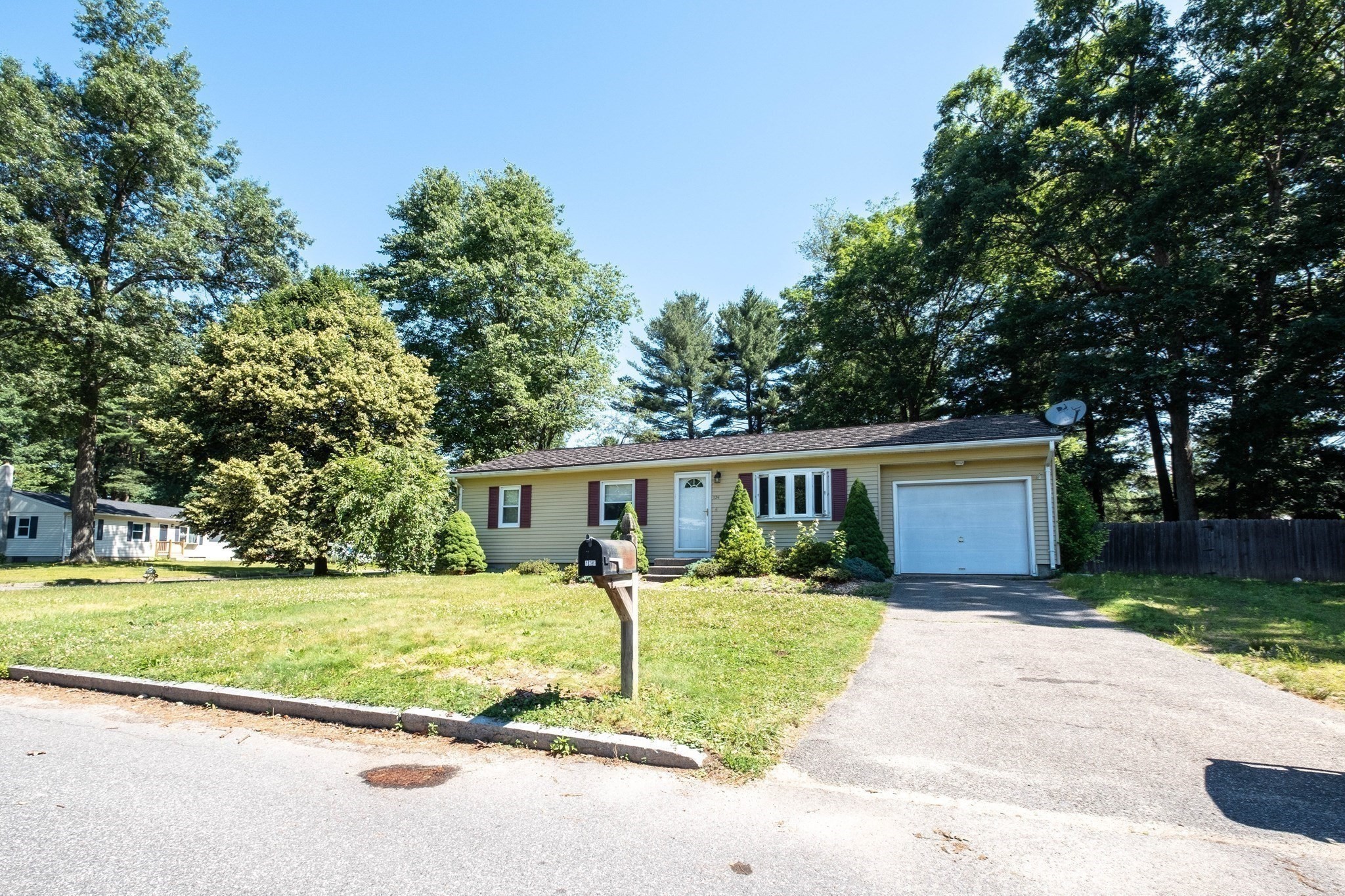 136 Joan St, Springfield, MA 01129 - Image 7