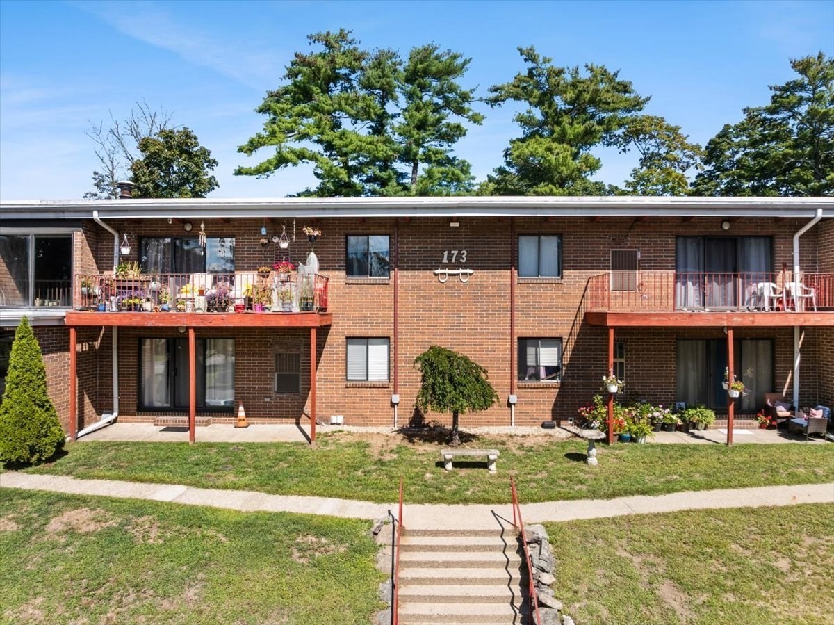 173 Highland St #201, Taunton, MA 02780