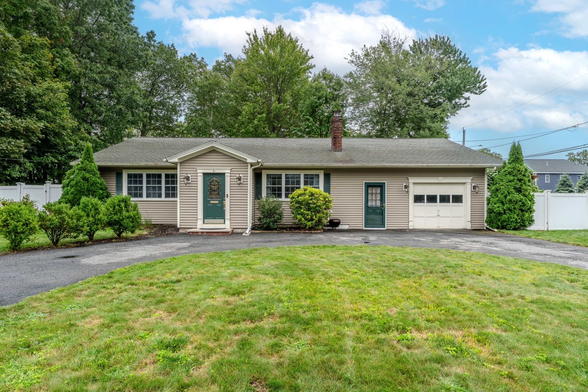 5 Lawn Ave, Lowell, MA 01852