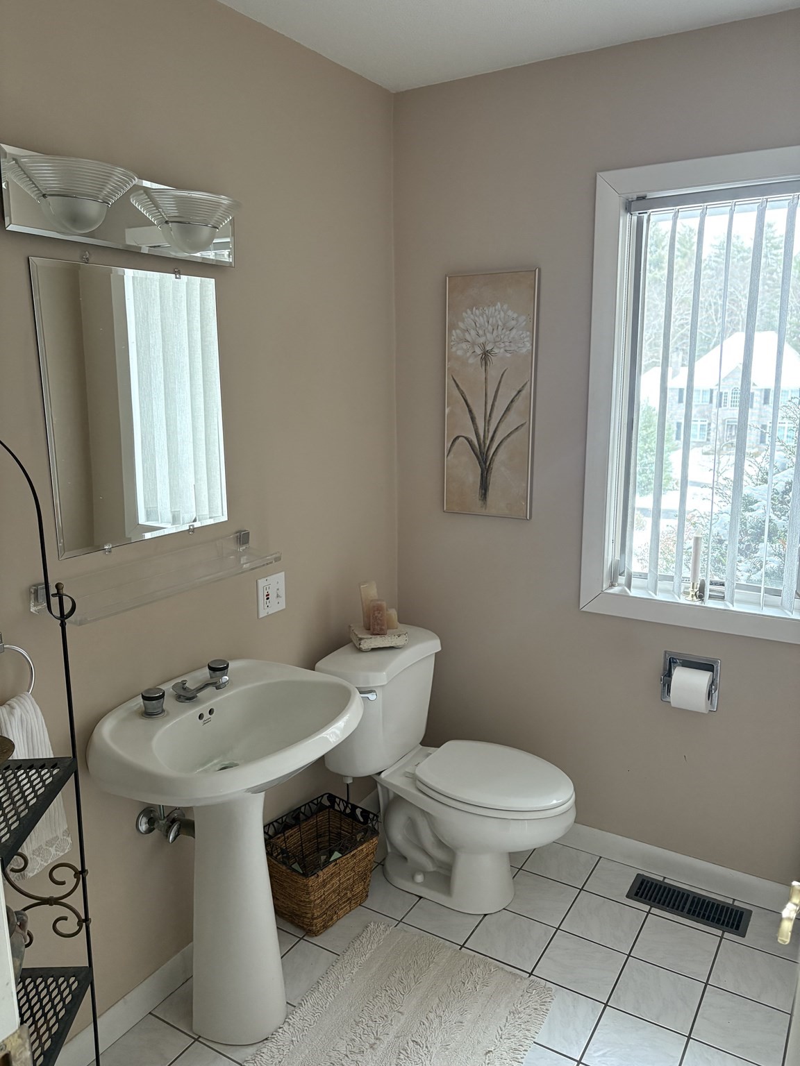 321 Westerly Cr, Ludlow, MA 01056 - Image 17