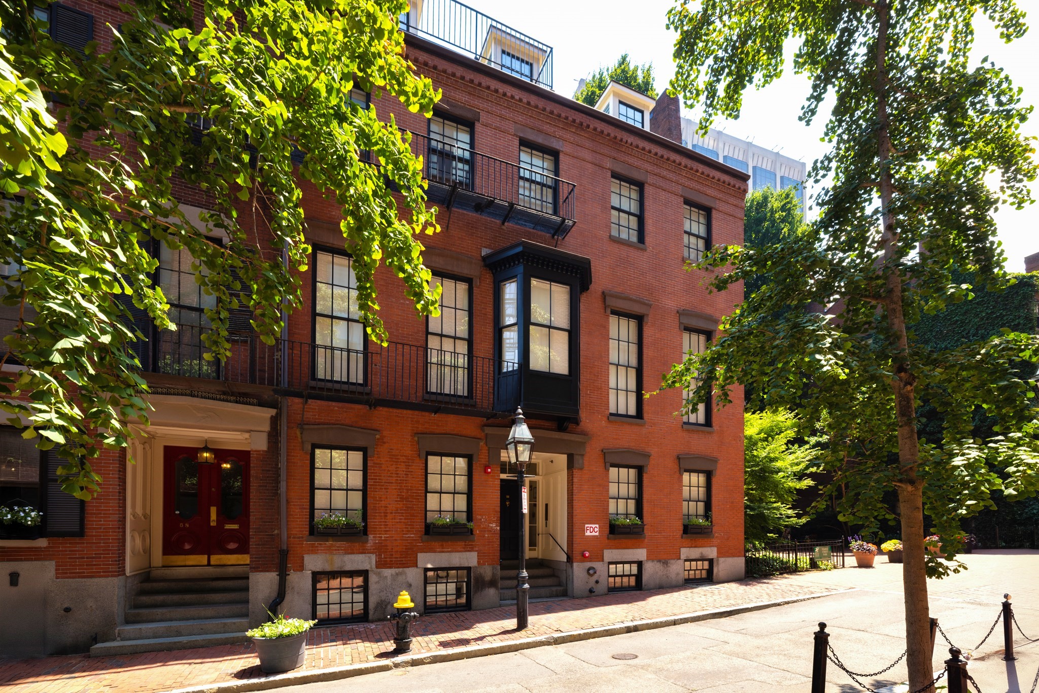 40 Temple Street, Beacon Hill, Boston, MA 02114