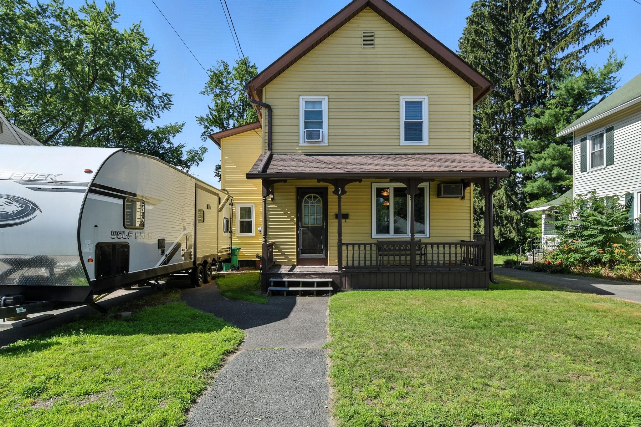 52 Emmett St, Chicopee, MA 01020