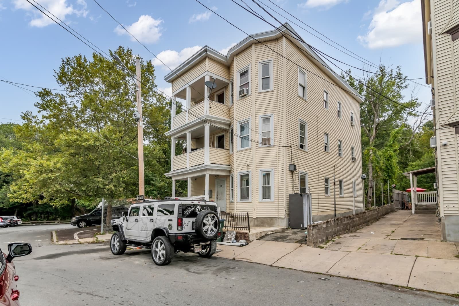 65 Brook St, Lawrence, MA 01841