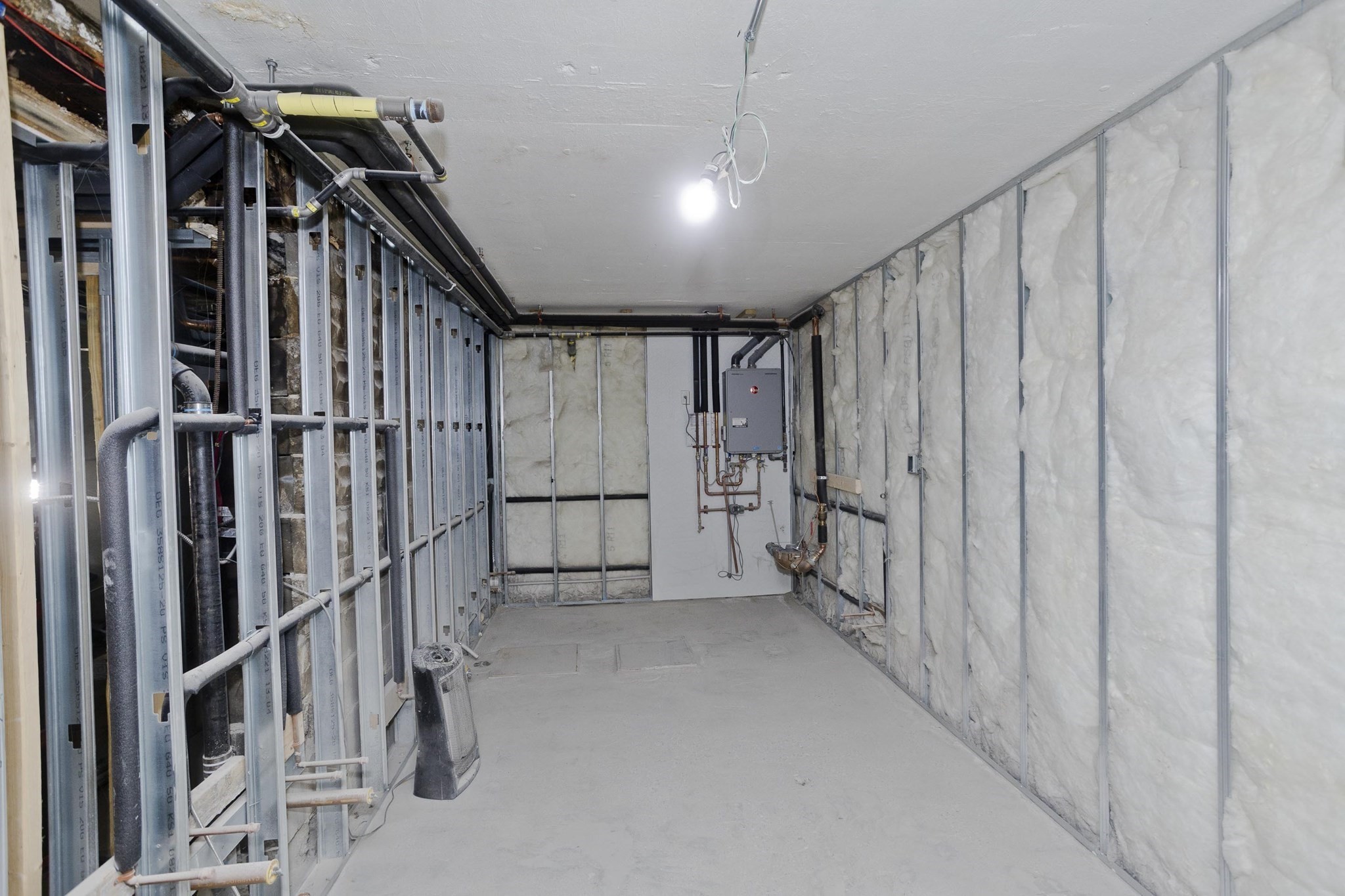 52 Gladdu Ave, Chicopee, MA 01020