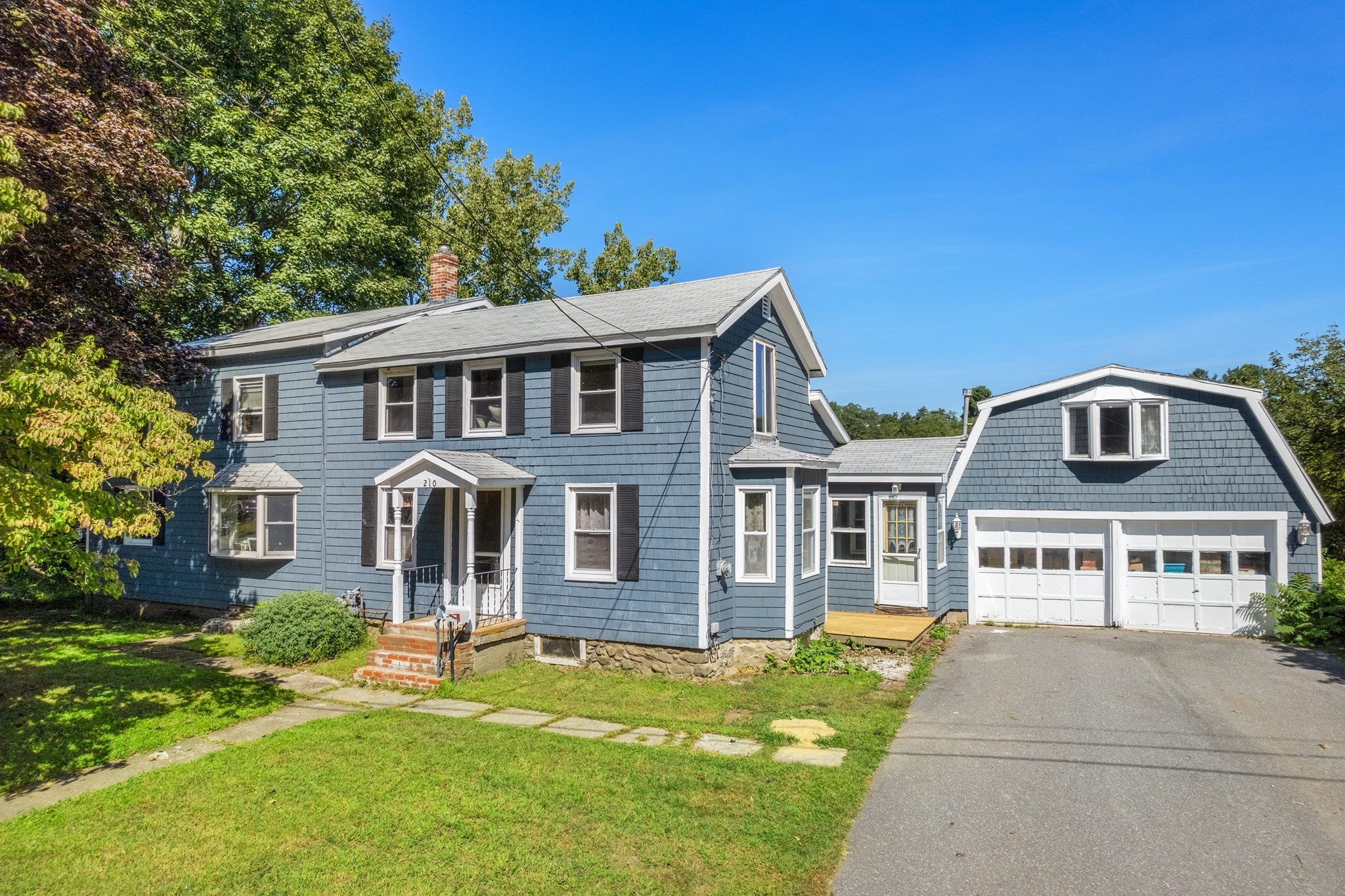 210 River Rd, Lowell, MA 01852