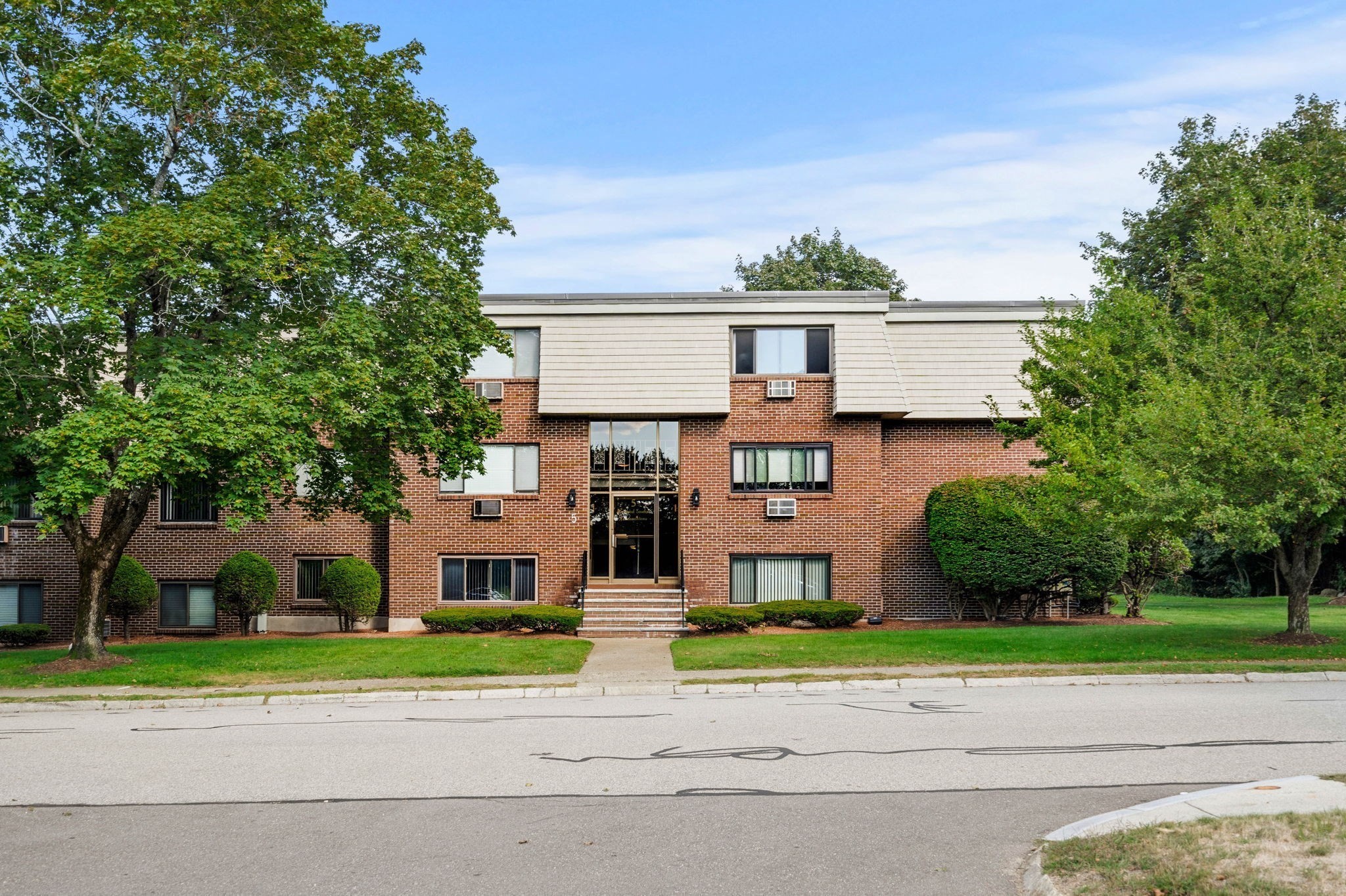 5 Hallmark Gardens Unit 7, Burlington, MA 01803