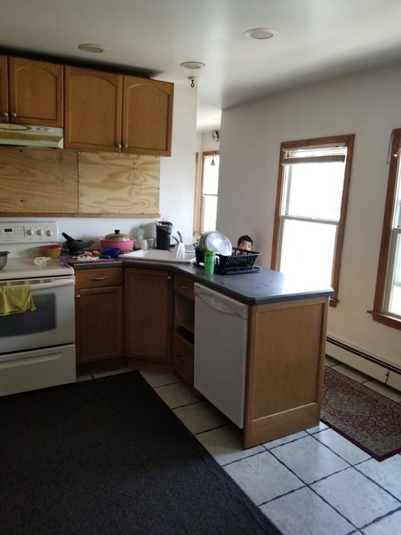 31 Russell St, West Springfield, MA 01089 - Image 6