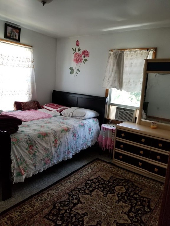 31 Russell St, West Springfield, MA 01089 - Image 8