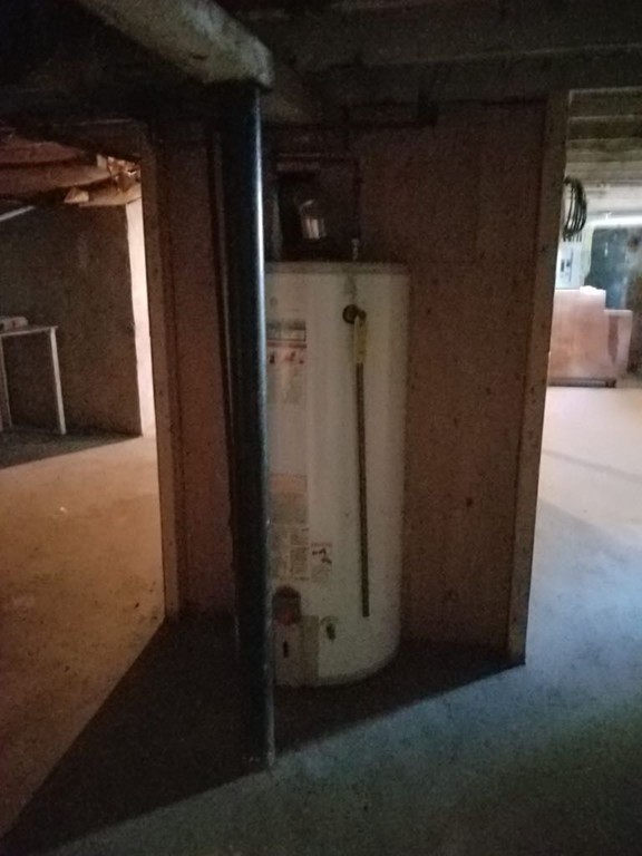 31 Russell St, West Springfield, MA 01089 - Image 9