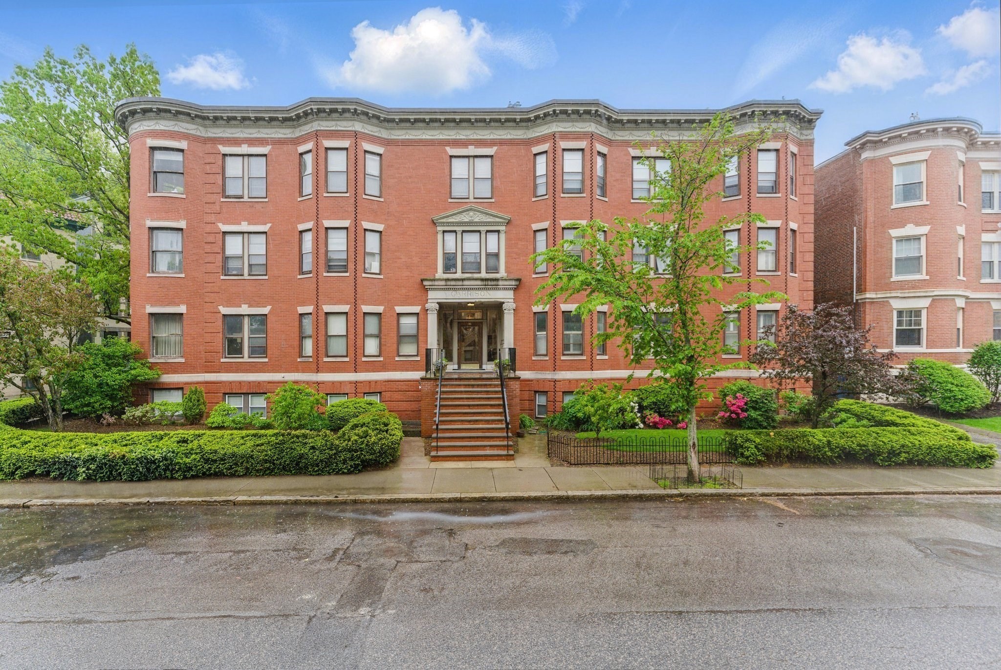 16 Garrison Rd Unit 7, Brookline, MA 02445