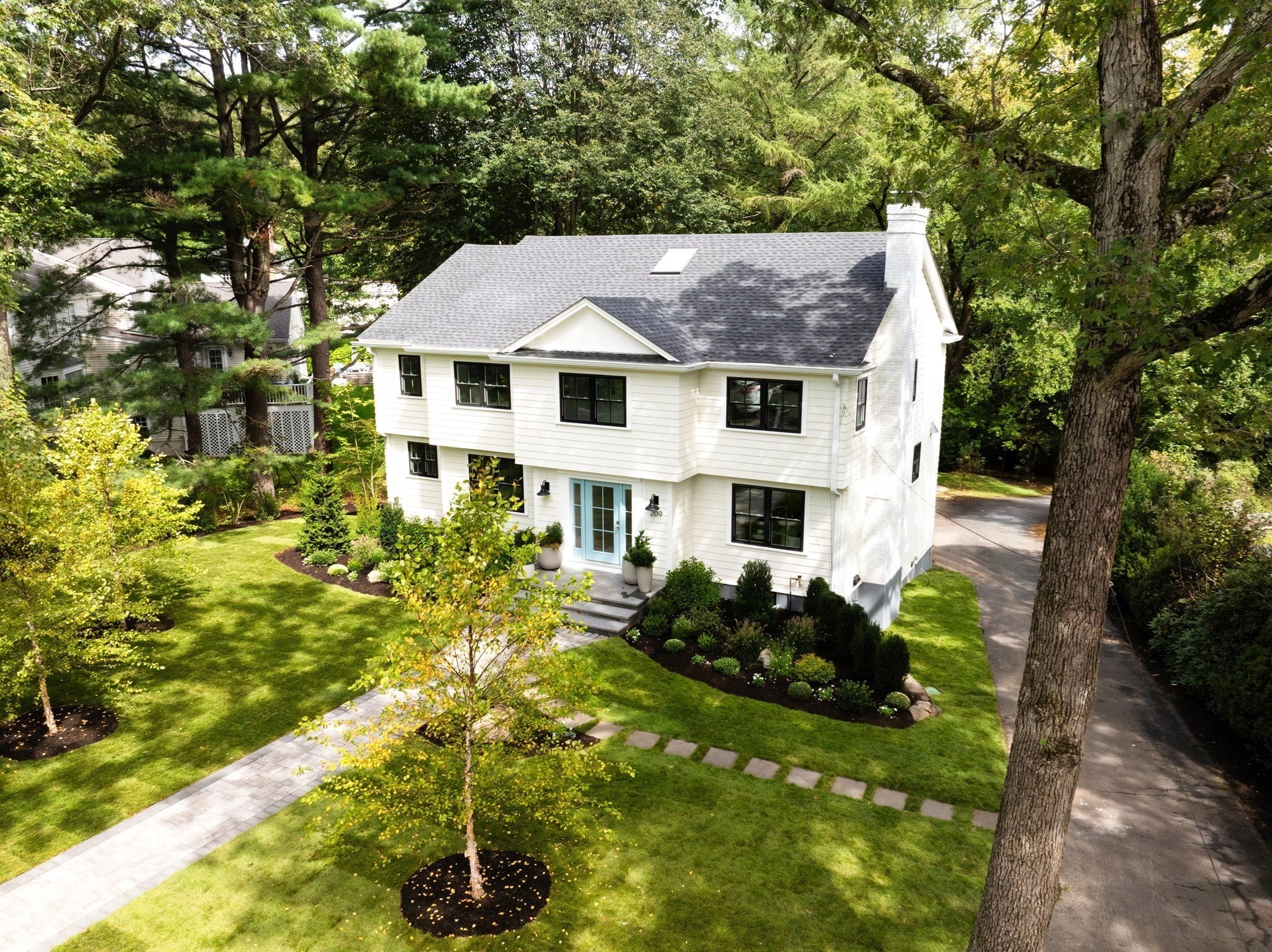 209 Bristol Rd, Wellesley, MA 02481