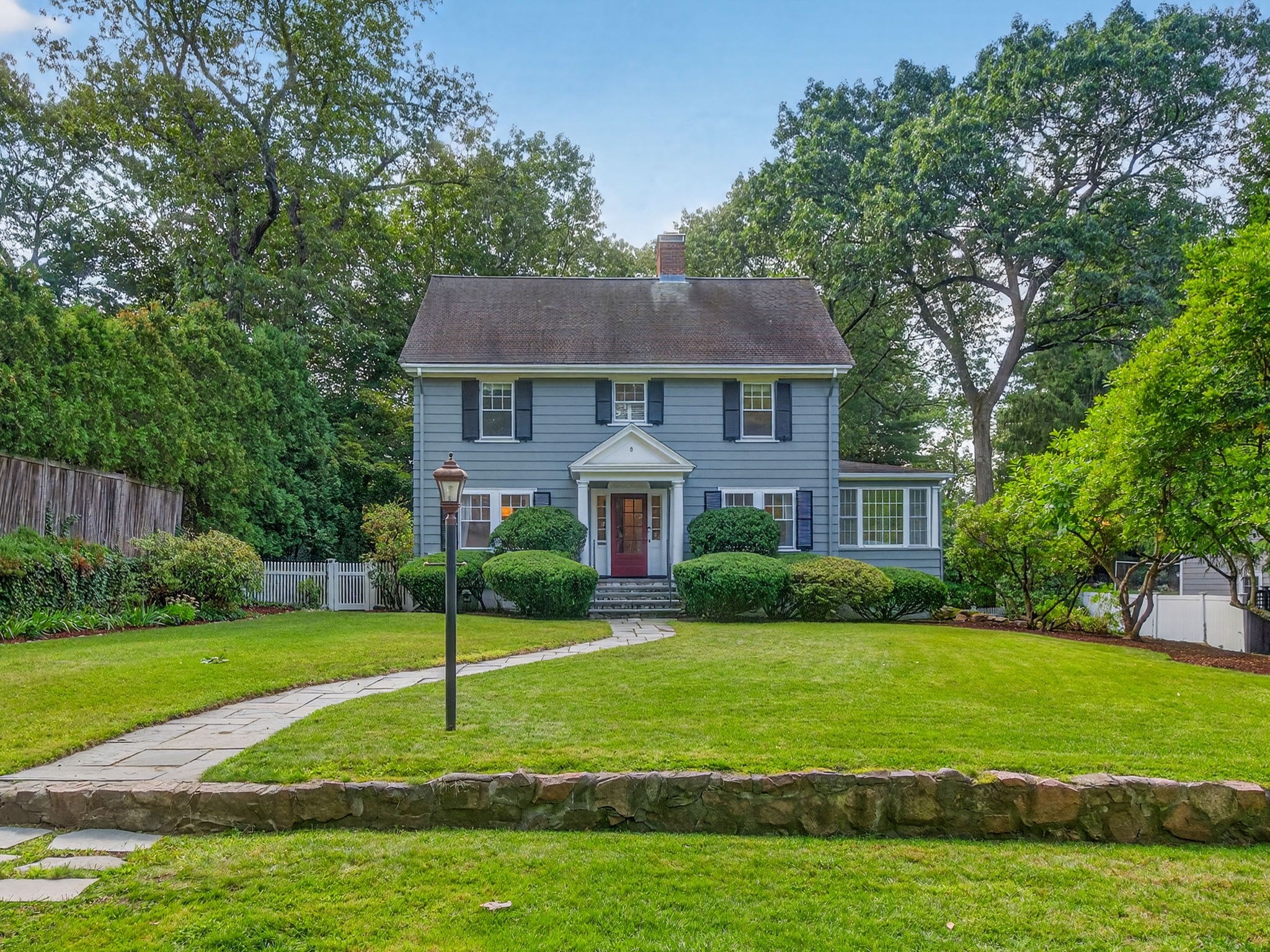 8 Old Town Rd, Wellesley, MA 02481