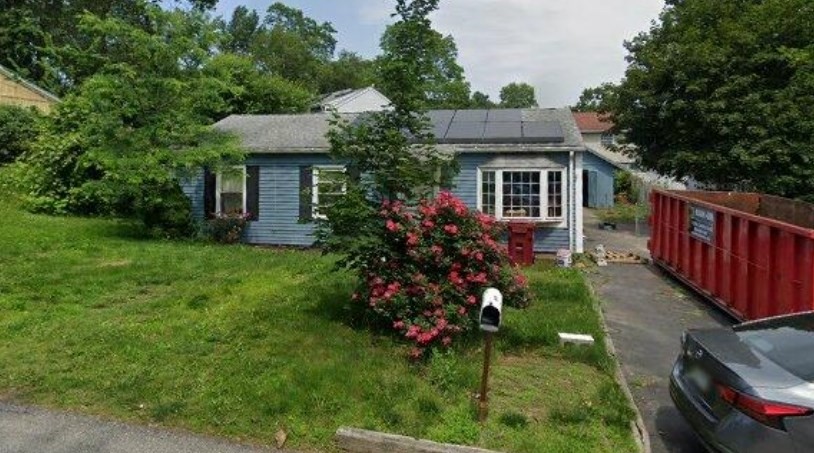 101 Laurie Ln, Lowell, MA 01854