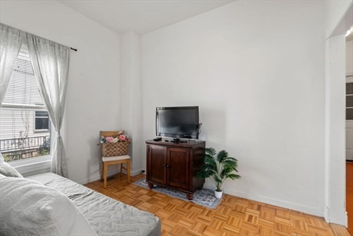 32 Richardson St, Apt 1