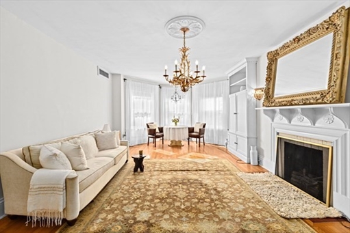 302 Commonwealth Ave., Apt E