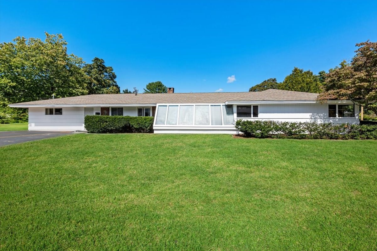 4 Richard Rd, Hingham, MA 02043