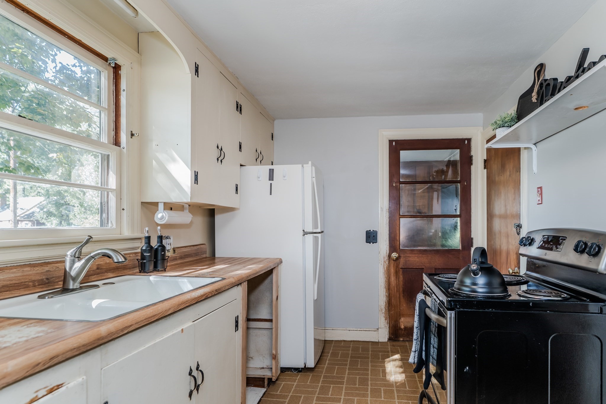 34 Brookside Ave, Greenfield, MA 01301 - Image 9