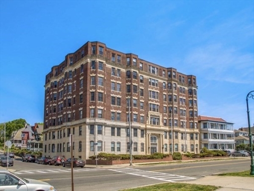 285 Lynn Shore Dr, Apt 304