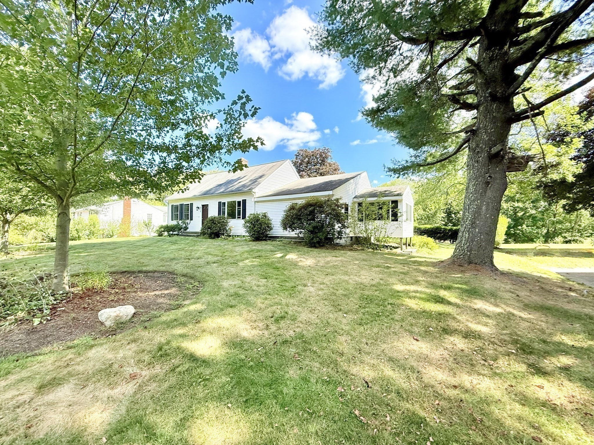 975 S Main St, Bellingham, MA 02019 - Image 2
