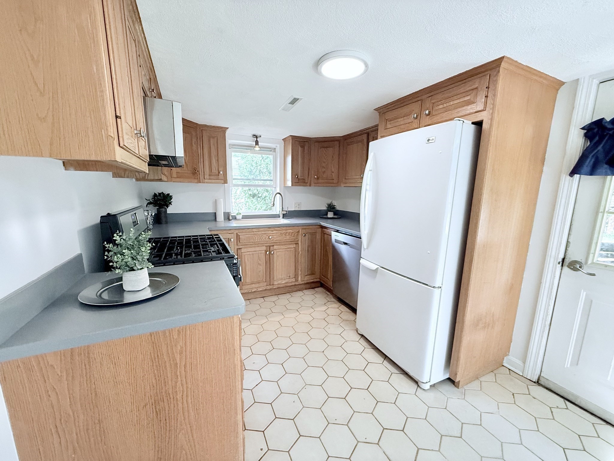 975 S Main St, Bellingham, MA 02019 - Image 20