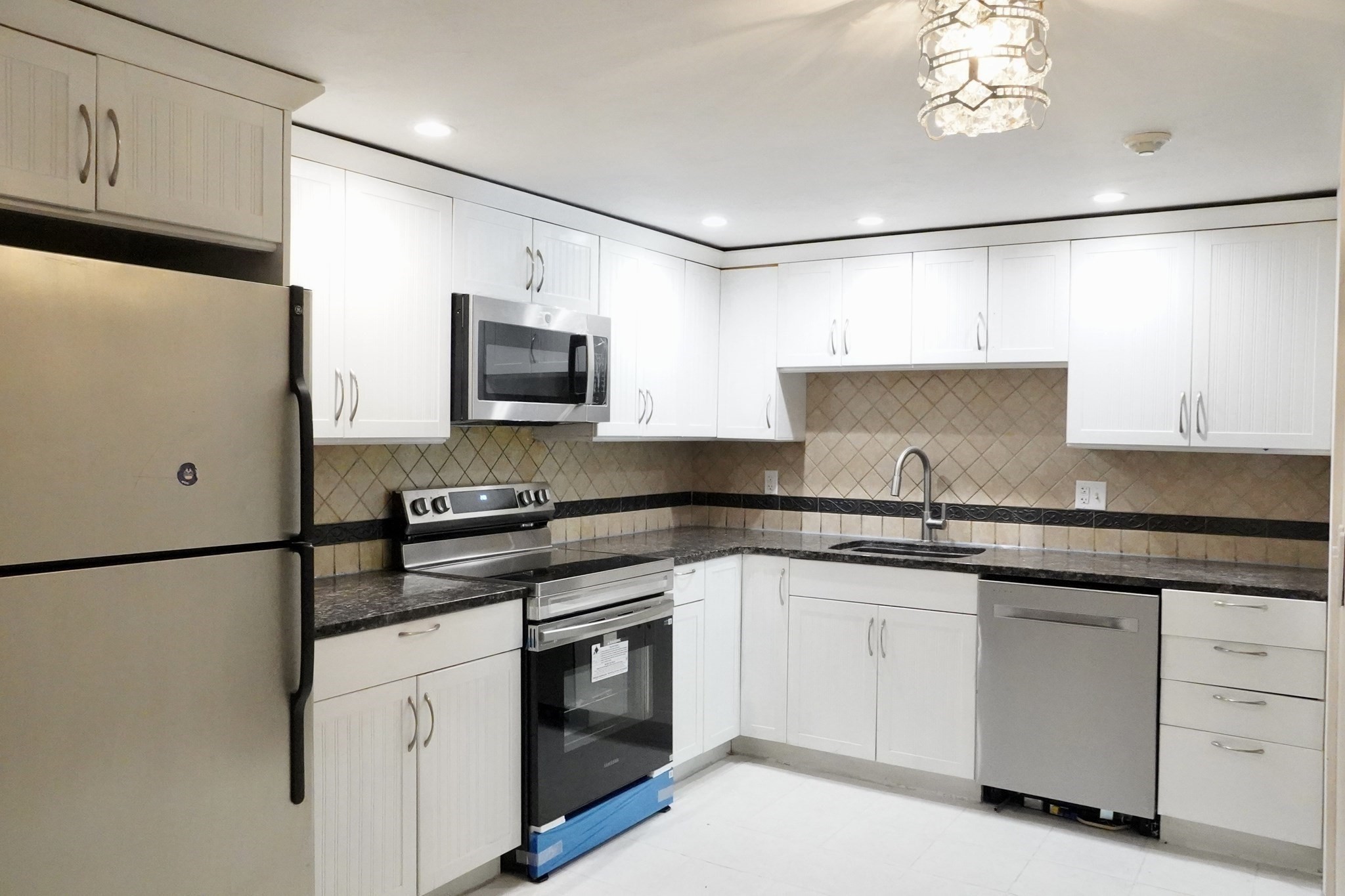 36 Pleasant Dr Unit 42, Stoughton, MA 02072