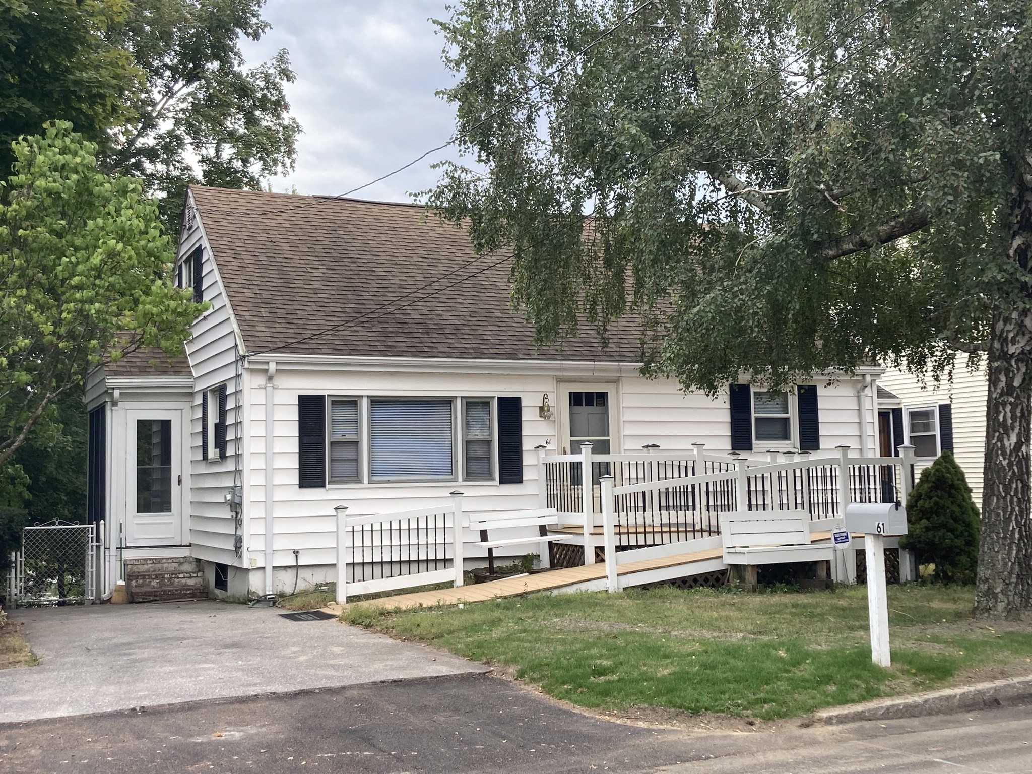 61 Seventh Ave, Lowell, MA 01854