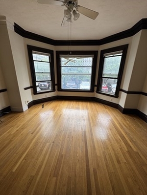 28 Roseland St, Apt 3