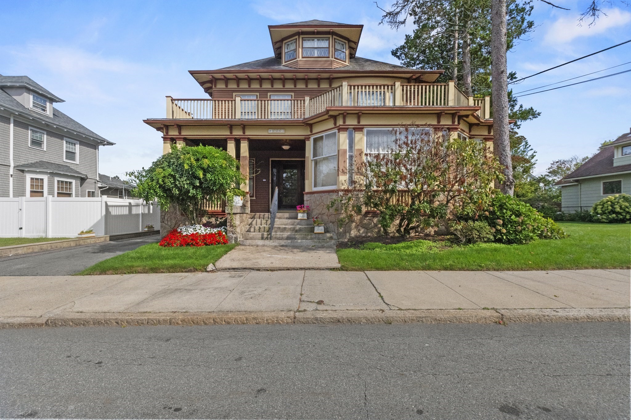 1353 Robeson St, Fall River, MA 02720