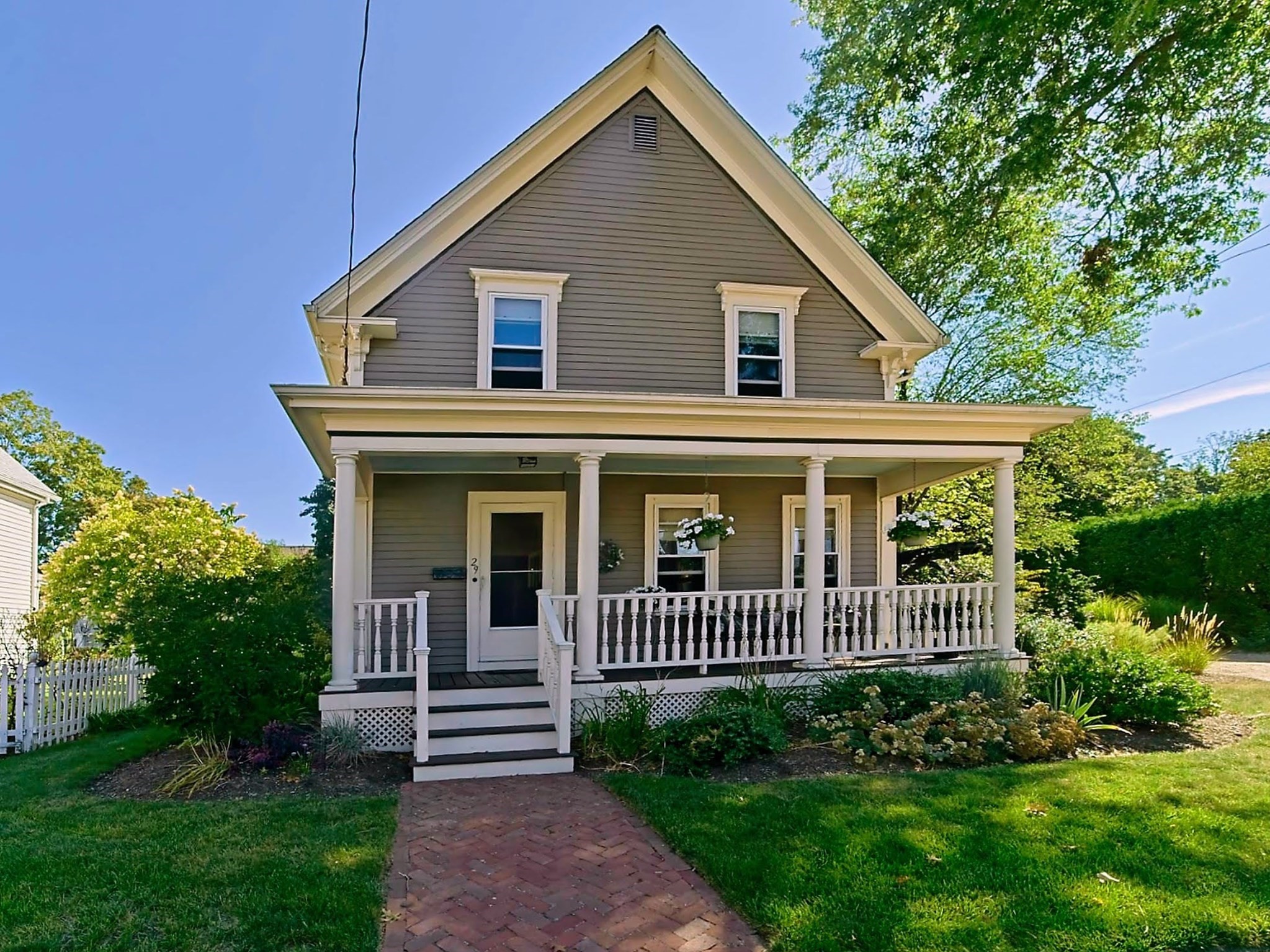 29 Hodges St, Attleboro, MA 02703