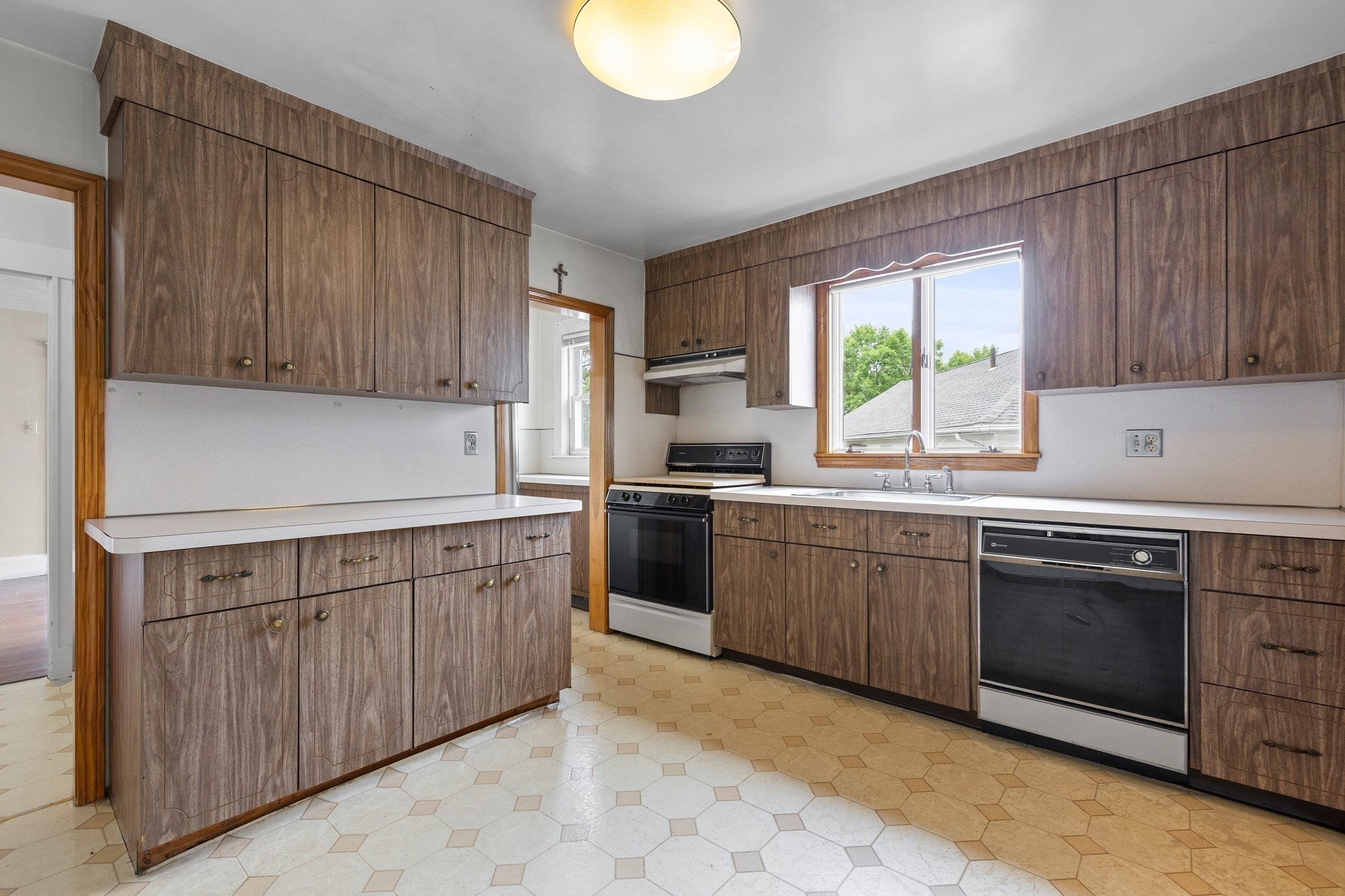 69 Sterling St, Somerville, MA 02144 - Image 10