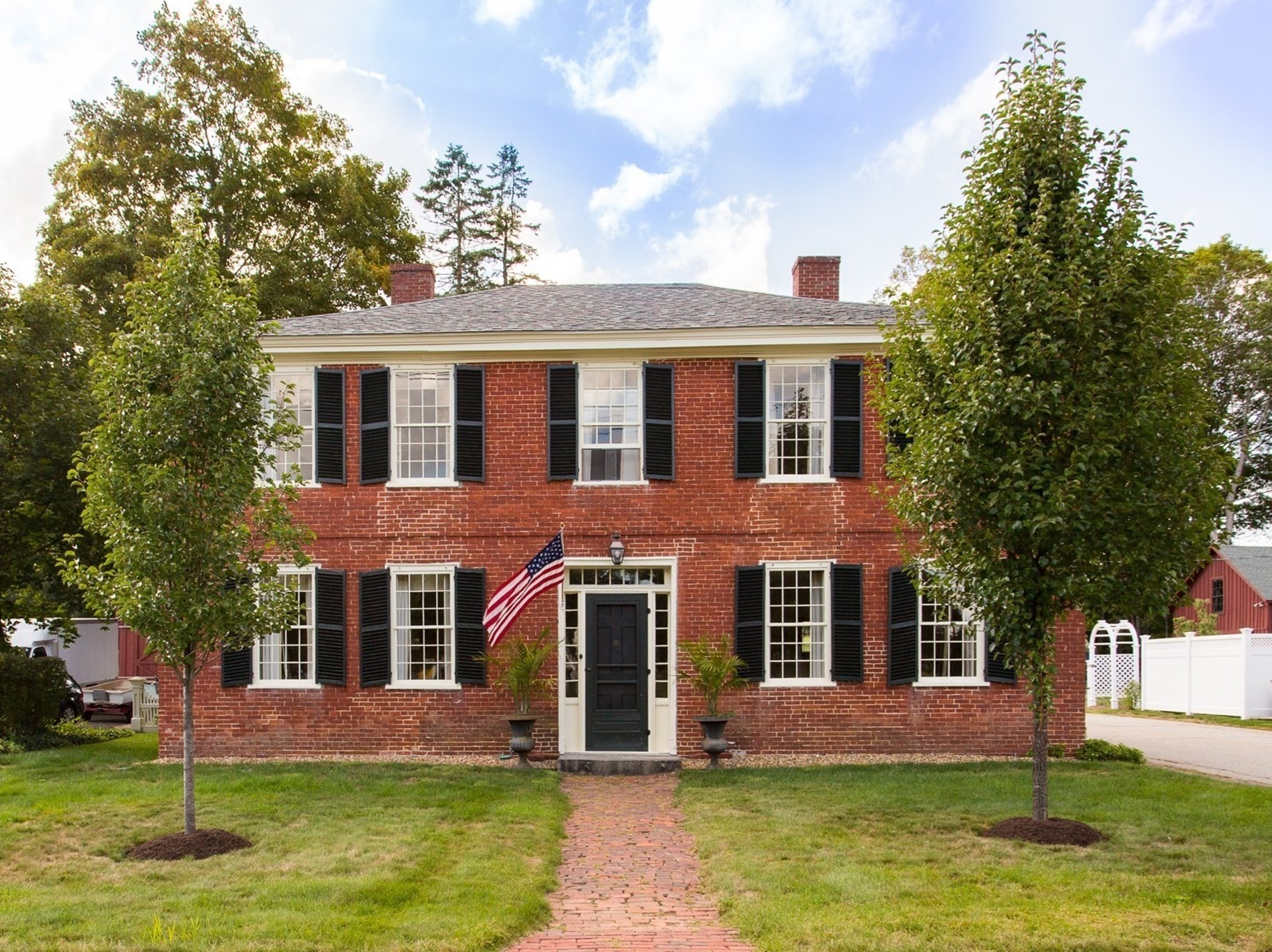 28 N Main St, West Brookfield, MA 01585