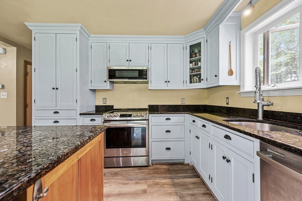 18 Old Worcester Rd Ext, Charlton, MA 01507