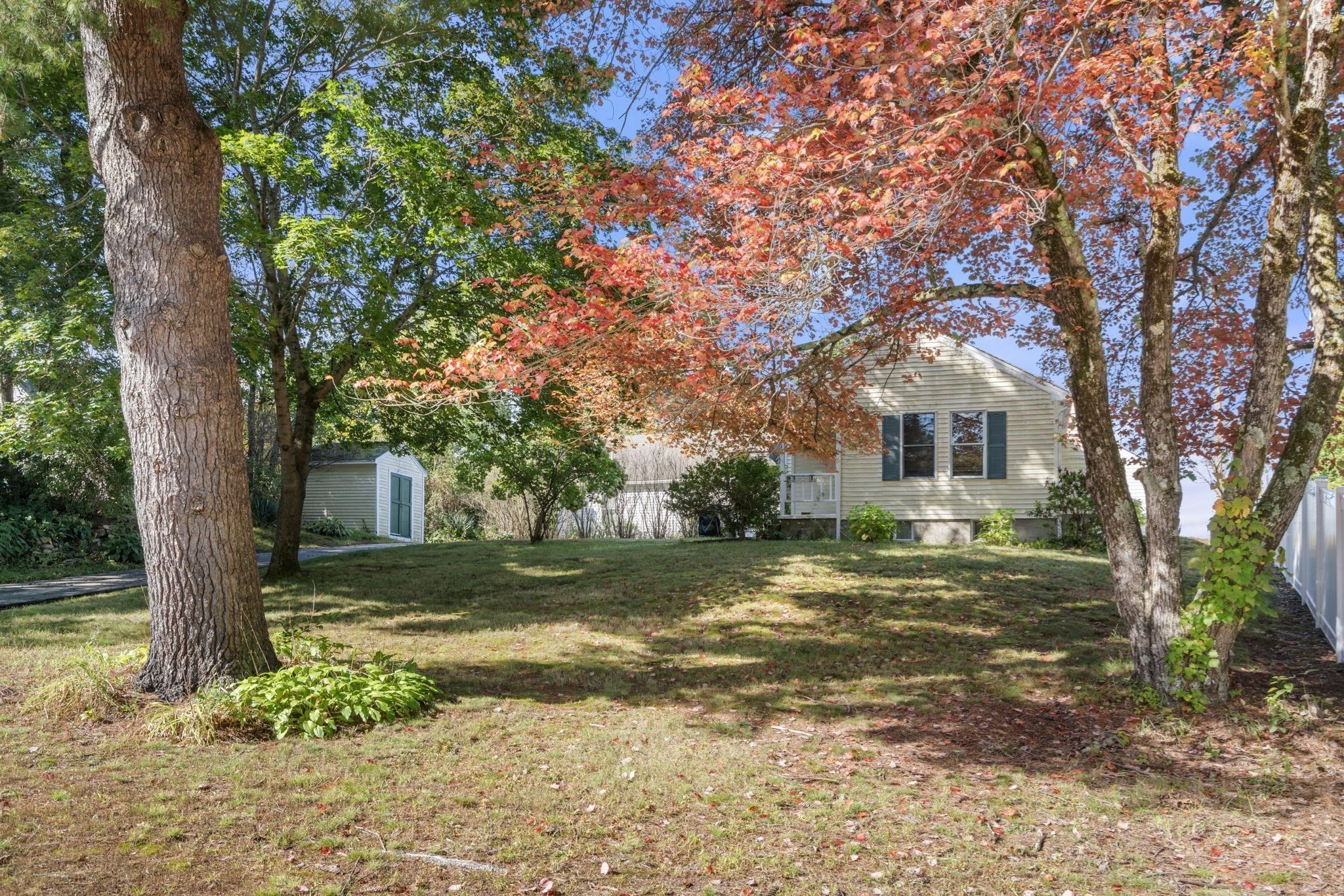 37 Elizabeth St, Uxbridge, MA 01569