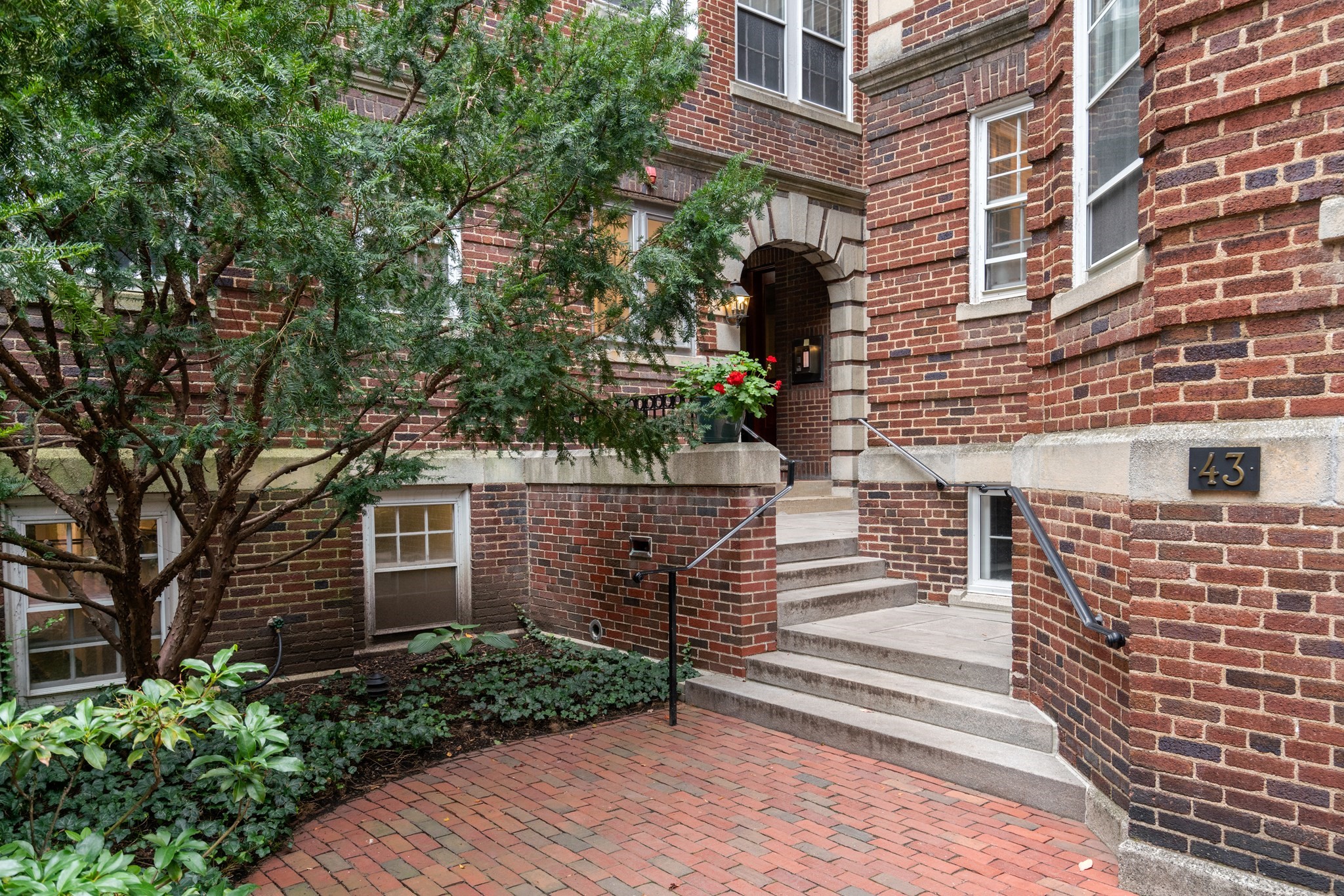 43 Linnaean Street Unit 42A, Cambridge, MA 02138 - Image 2