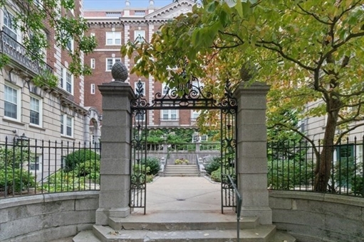 3 Arlington St, Apt 52