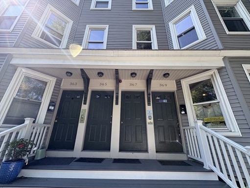 367 Cardinal Mederios, Apt 1