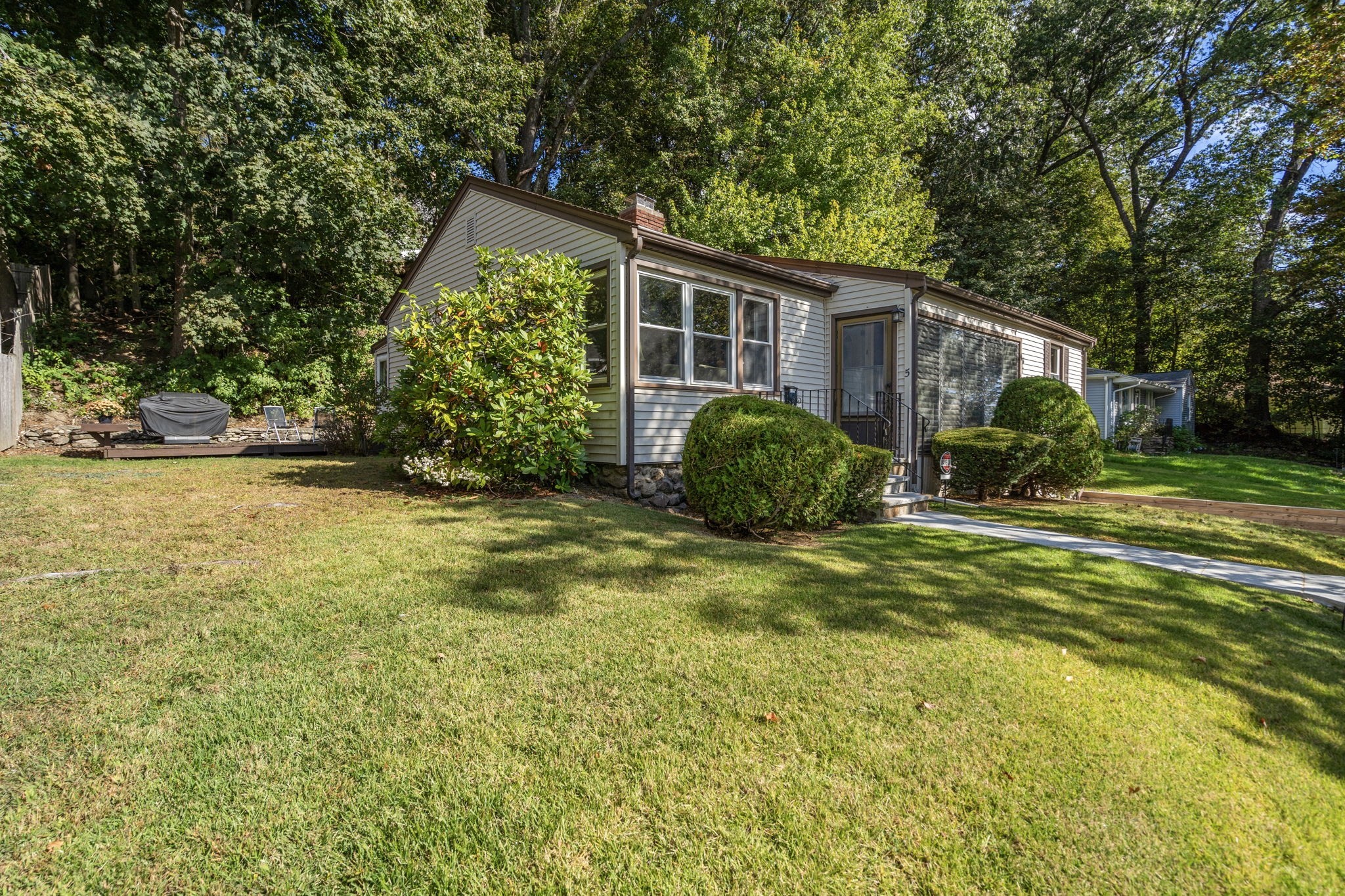 5 Manila St, Worcester, MA 01602