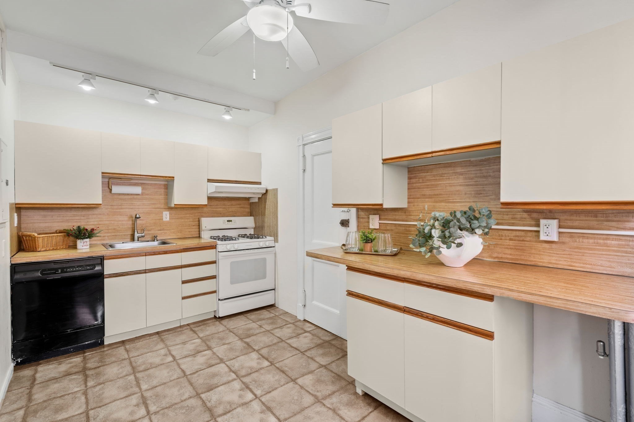 38 Kilsyth Rd Unit 21, Brookline, MA 02445 - Image 16