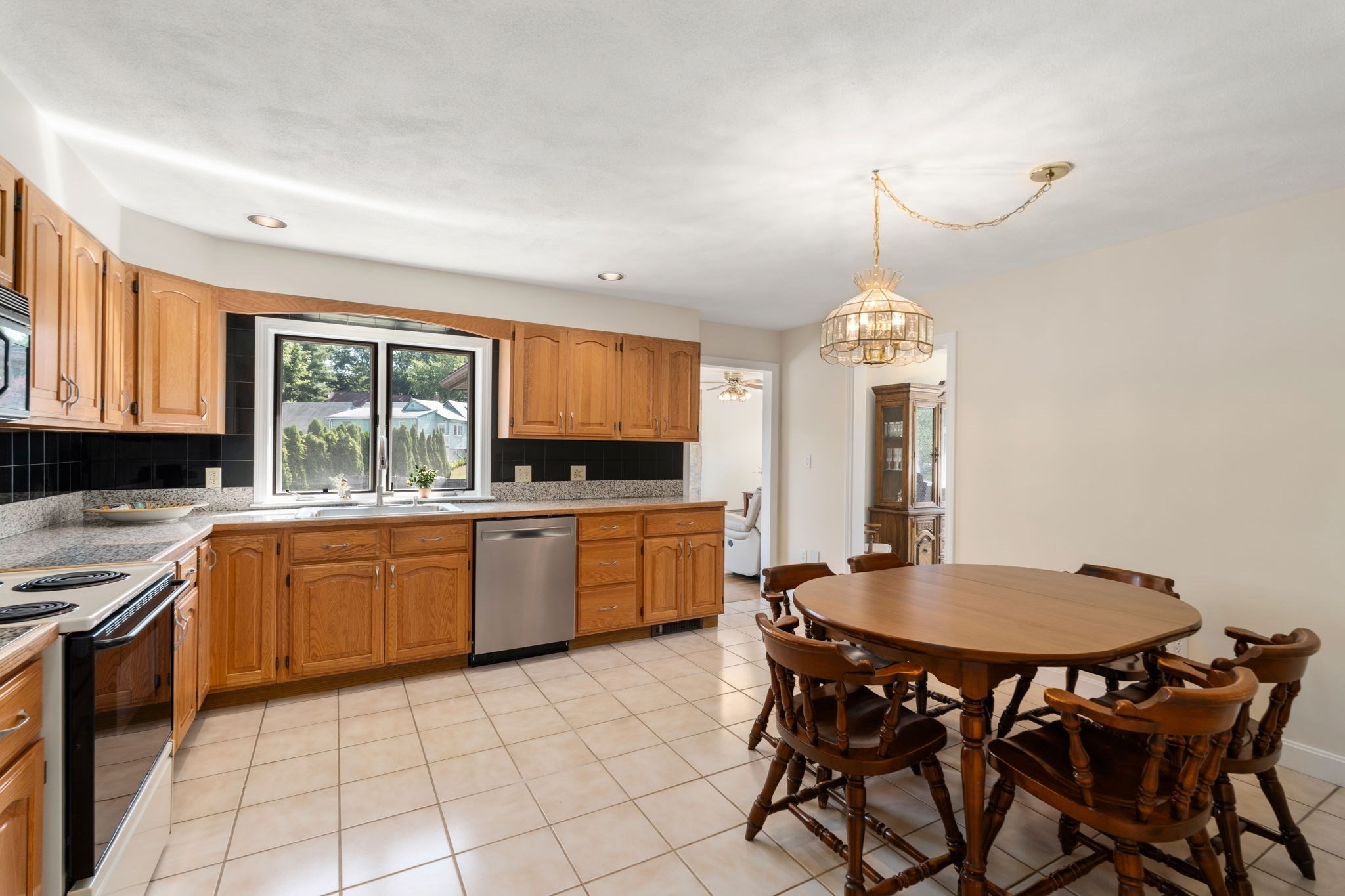 6 Gavin Cir, Stoneham, MA 02180 - Image 2