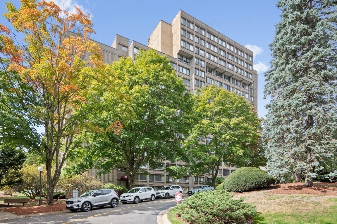 250 Hammond Pond Parkway Unit 102N, Newton, MA 02467
