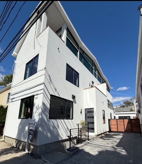 133 Charles Street Unit 133, Cambridge, MA 02141