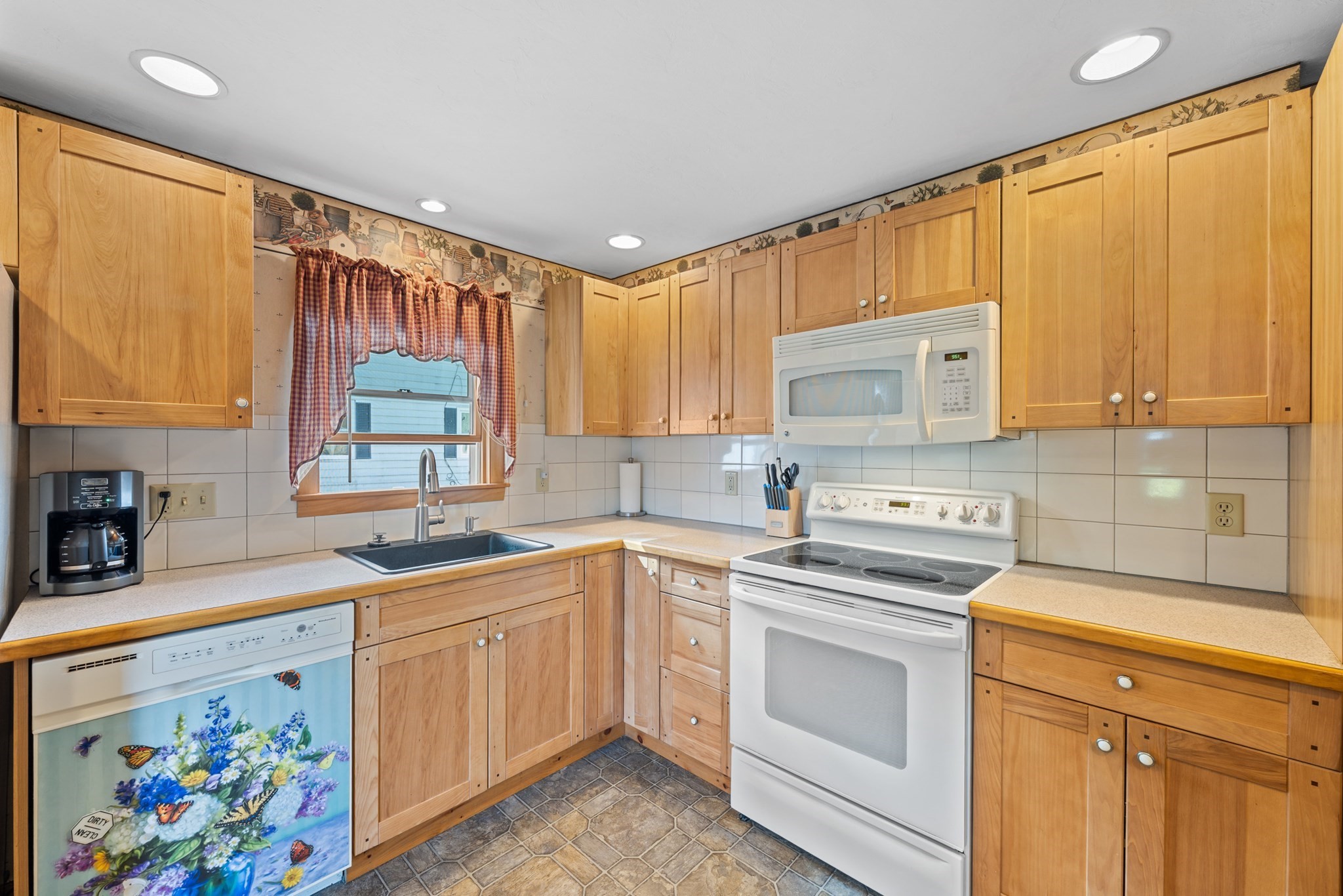 28 Granby Road, Worcester, MA 01604 - Image 9