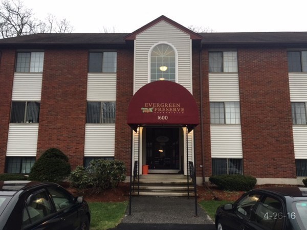 1600 Skyline Dr Unit 2, Lowell, MA 01854