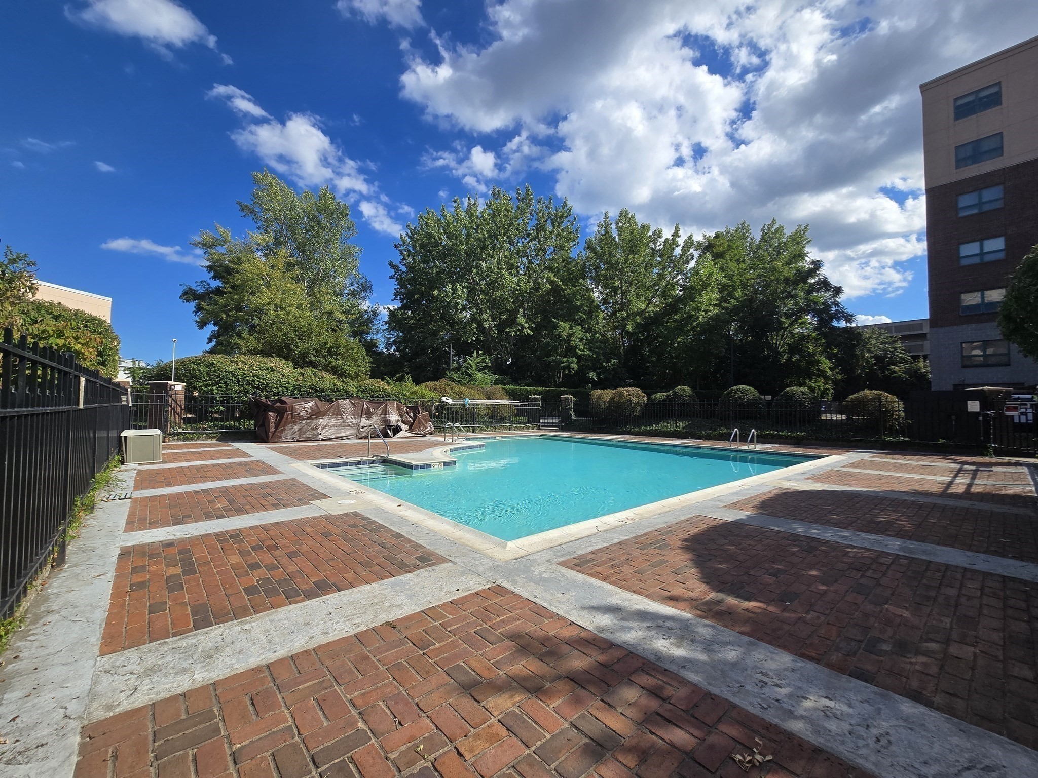 165 Cottage St Unit 611, Chelsea, MA 02150