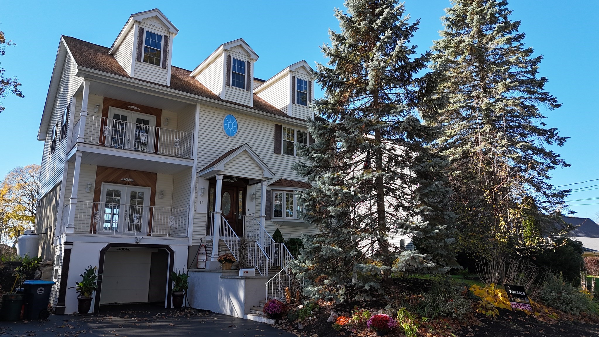 33 Lakeside Dr, Shrewsbury, MA 01545