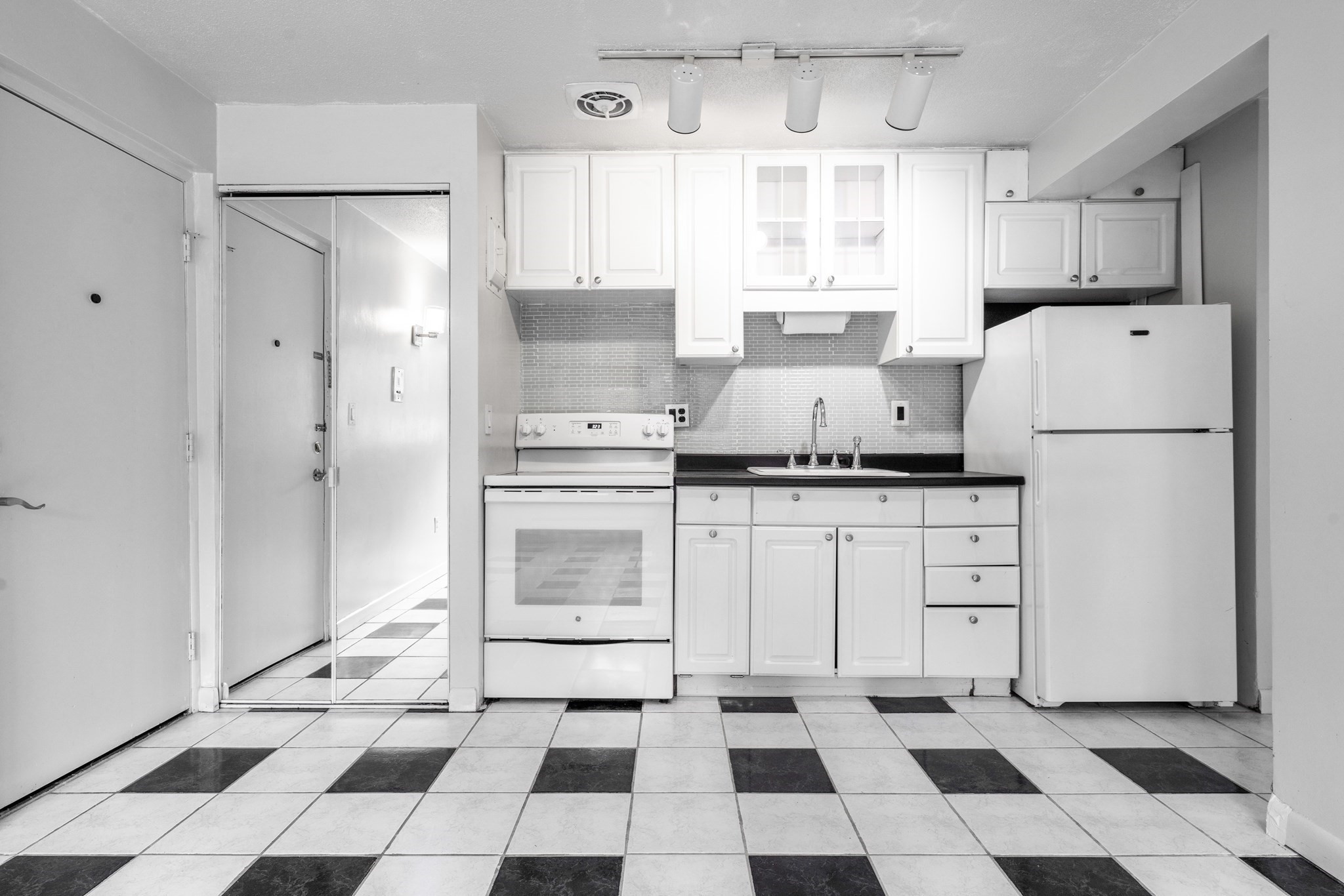 10 Colonial Village Dr Unit 2, Arlington, MA 02474 - Image 2