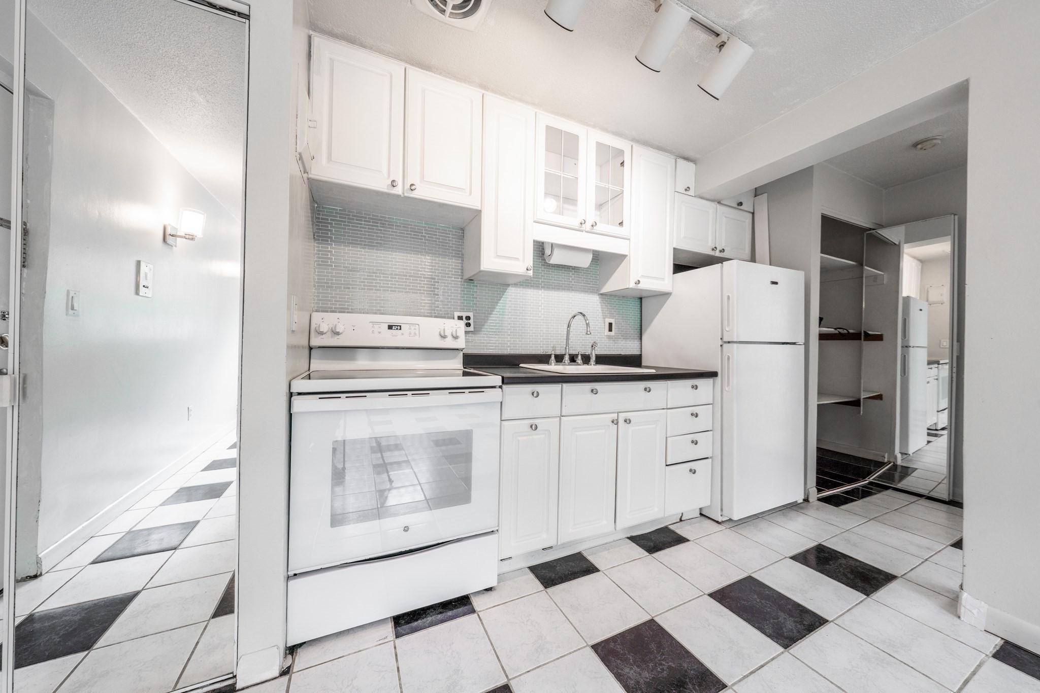 10 Colonial Village Dr Unit 2, Arlington, MA 02474 - Image 4