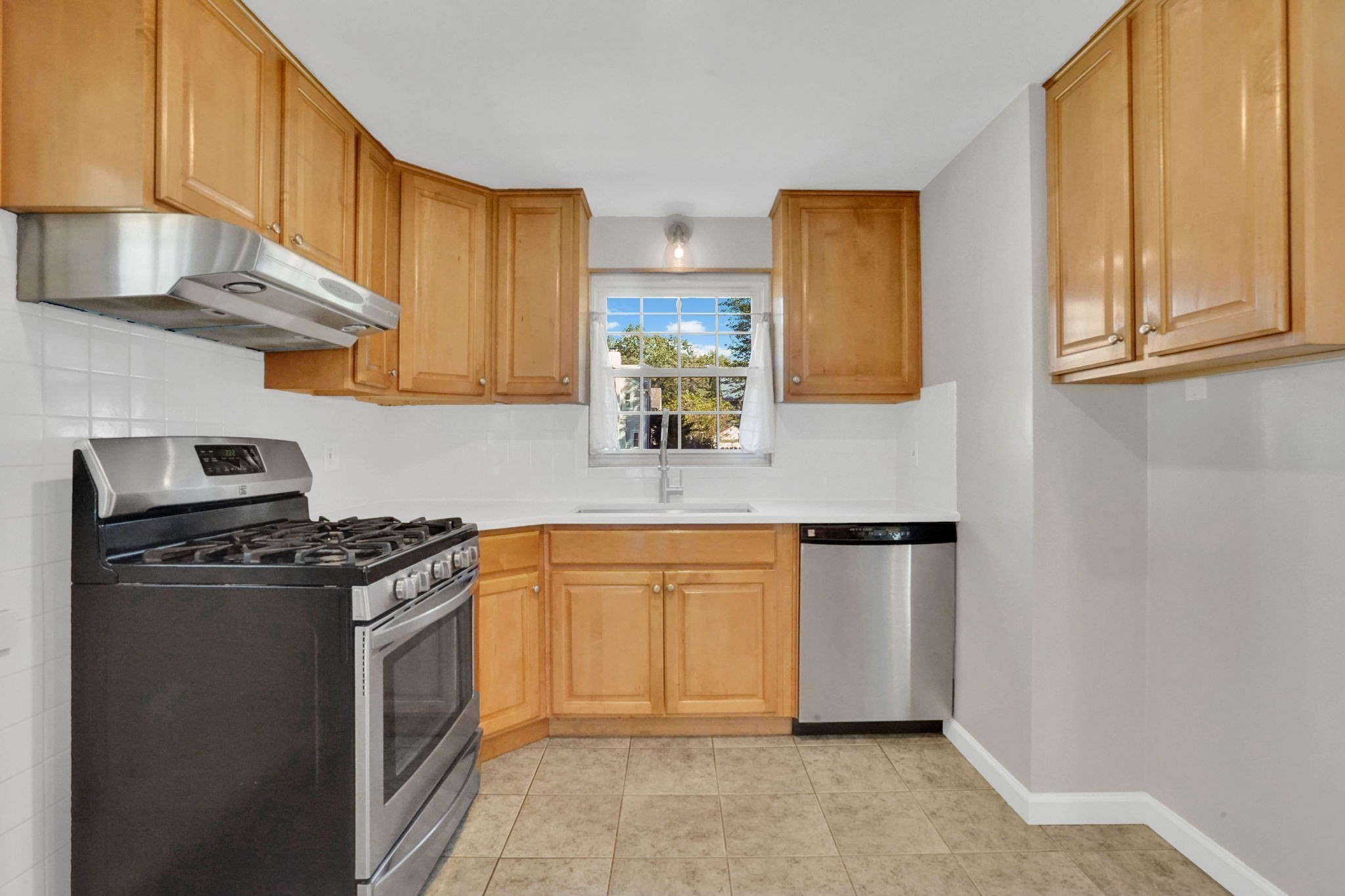 138 Abbott St, Springfield, MA 01118 - Image 11