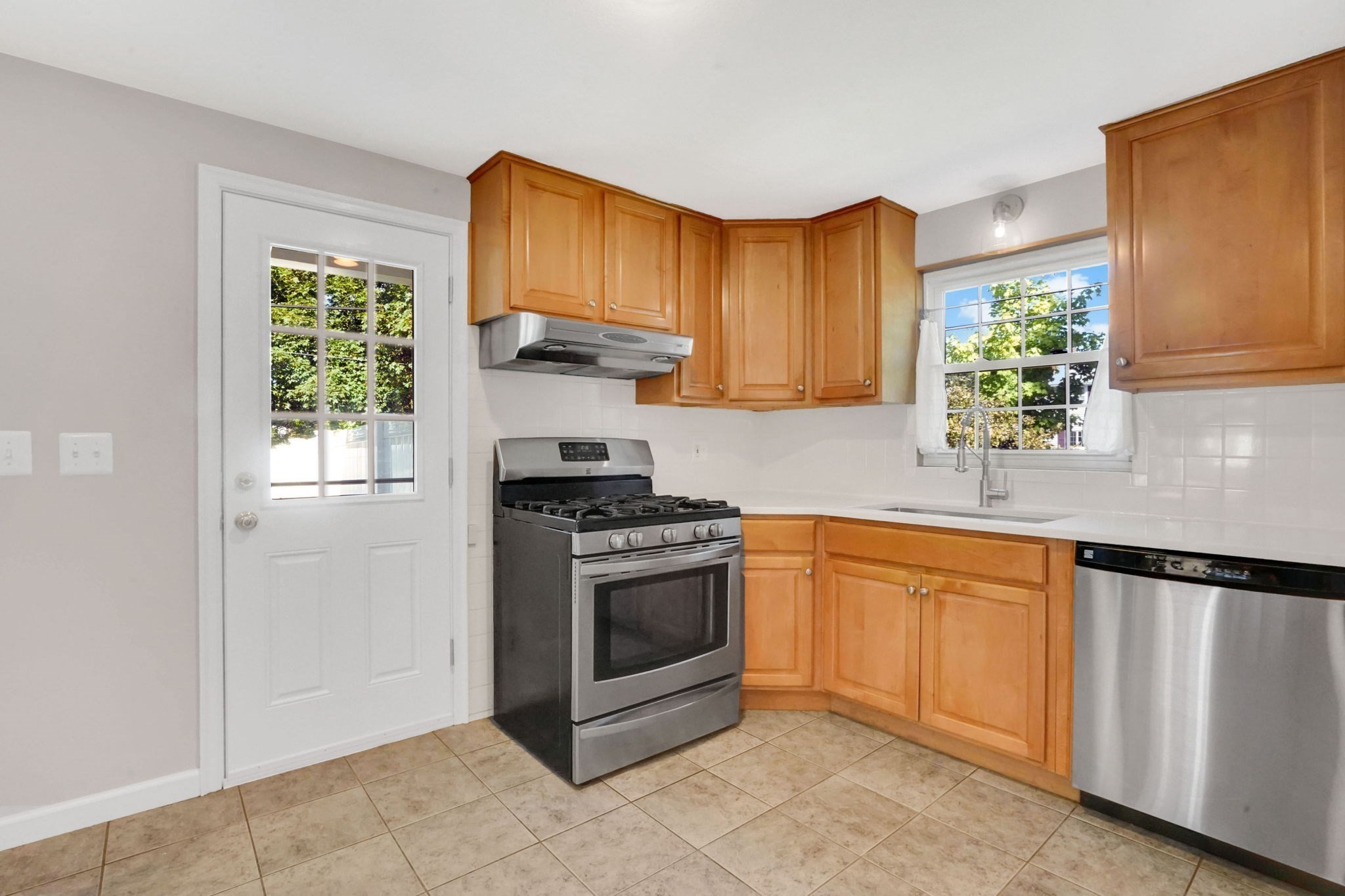 138 Abbott St, Springfield, MA 01118 - Image 9