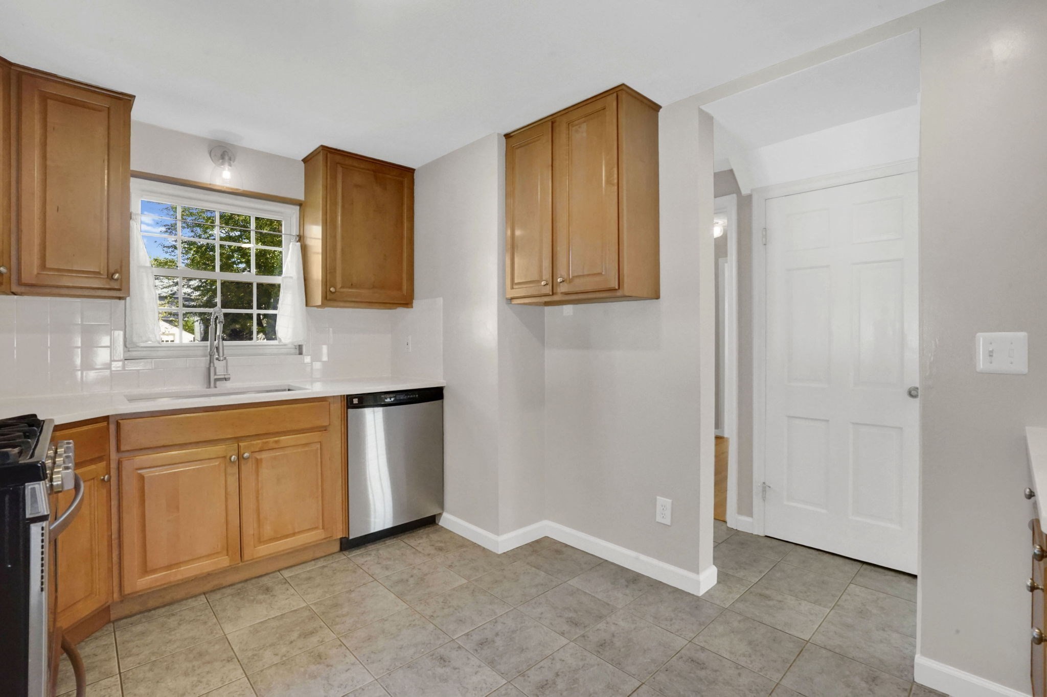 138 Abbott St, Springfield, MA 01118 - Image 10